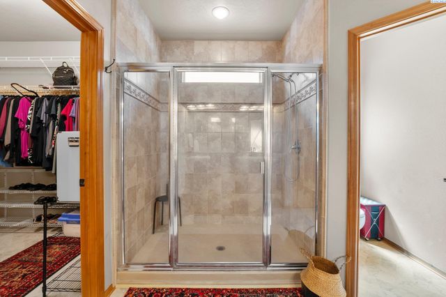 2331 Losino Court, West Richland, WA 99353