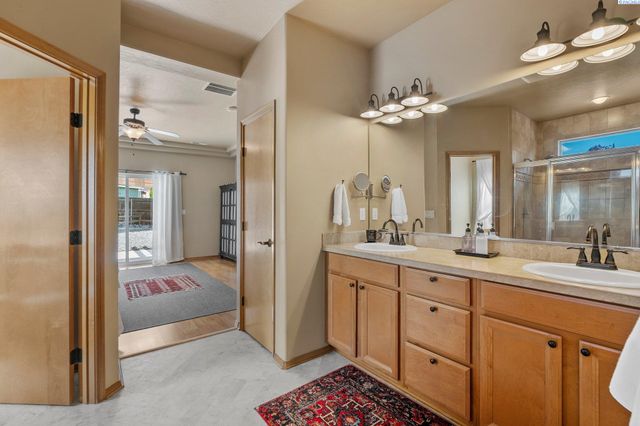 2331 Losino Court, West Richland, WA 99353