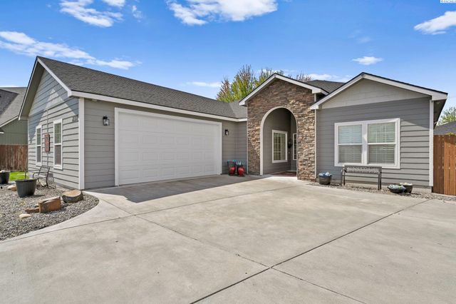 2331 Losino Court, West Richland, WA 99353