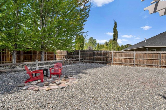 2331 Losino Court, West Richland, WA 99353