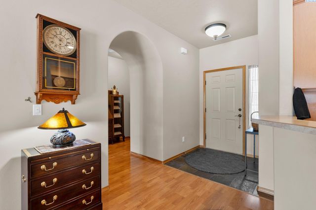 2331 Losino Court, West Richland, WA 99353