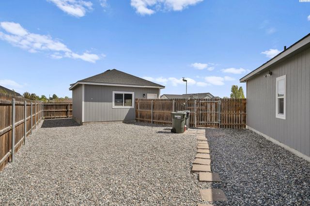2331 Losino Court, West Richland, WA 99353