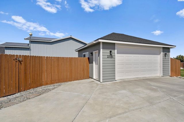 2331 Losino Court, West Richland, WA 99353