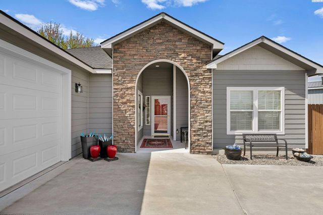 2331 Losino Court, West Richland, WA 99353