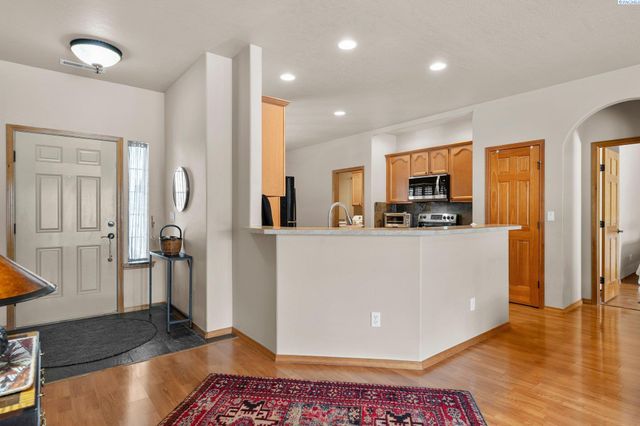 2331 Losino Court, West Richland, WA 99353