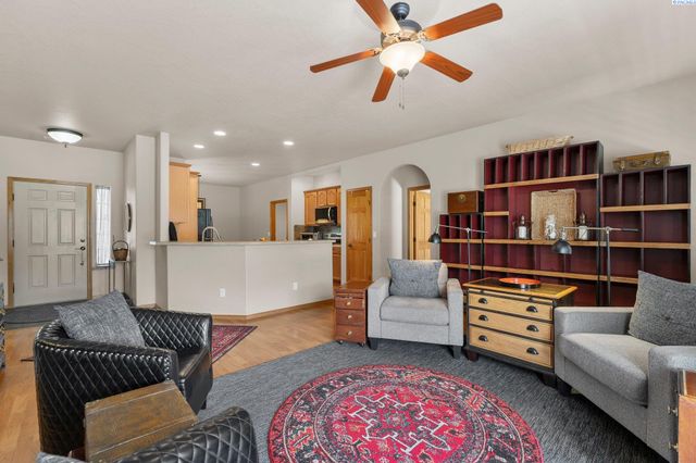 2331 Losino Court, West Richland, WA 99353