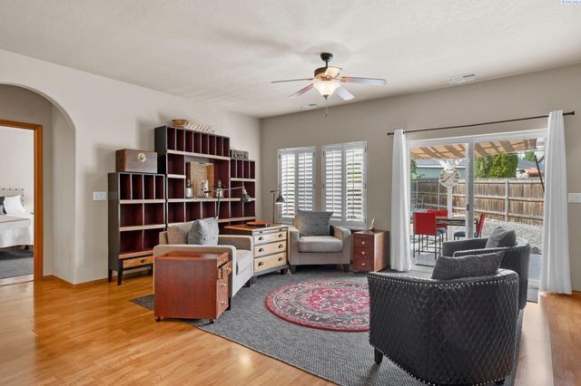 2331 Losino Court, West Richland, WA 99353