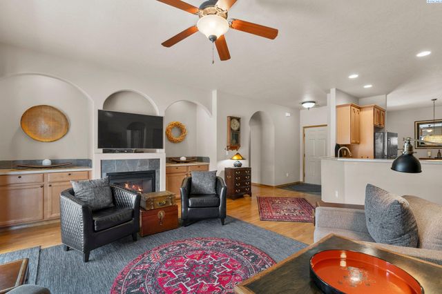 2331 Losino Court, West Richland, WA 99353