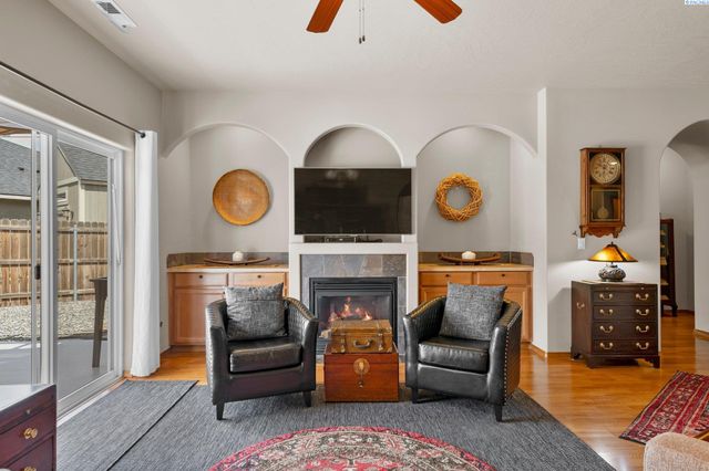2331 Losino Court, West Richland, WA 99353