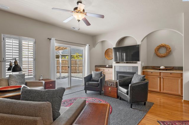 2331 Losino Court, West Richland, WA 99353
