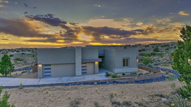 5825 Ridgeline Place NE, Rio Rancho, NM 87144