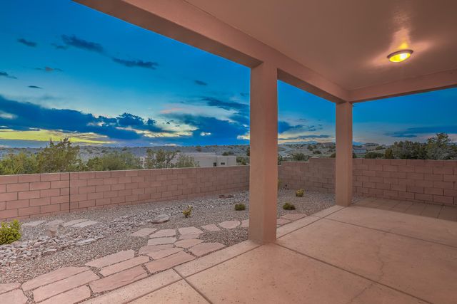 5825 Ridgeline Place NE, Rio Rancho, NM 87144