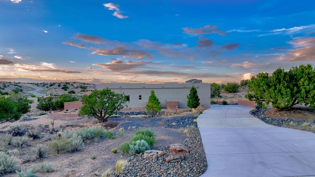5825 Ridgeline Place NE, Rio Rancho, NM 87144