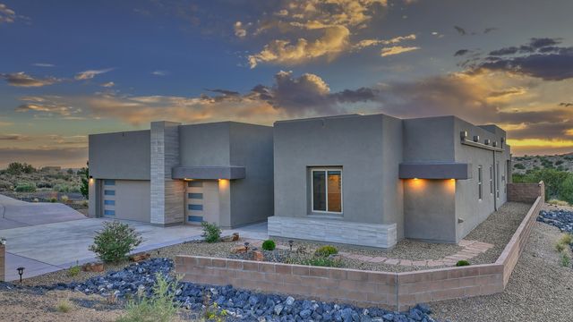 5825 Ridgeline Place NE, Rio Rancho, NM 87144