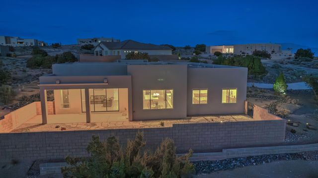 5825 Ridgeline Place NE, Rio Rancho, NM 87144