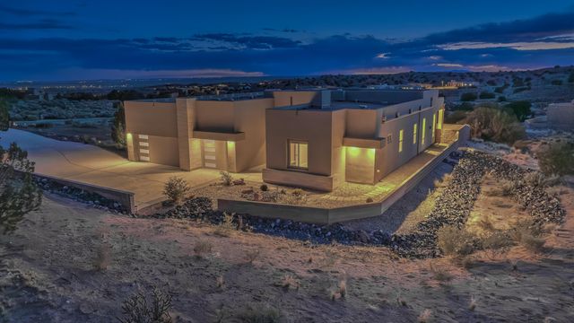5825 Ridgeline Place NE, Rio Rancho, NM 87144