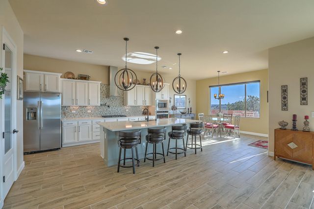 5825 Ridgeline Place NE, Rio Rancho, NM 87144