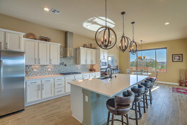5825 Ridgeline Place NE, Rio Rancho, NM 87144