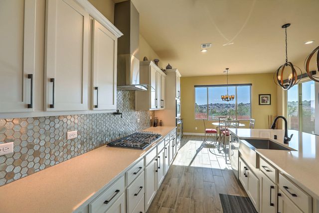 5825 Ridgeline Place NE, Rio Rancho, NM 87144