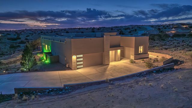 5825 Ridgeline Place NE, Rio Rancho, NM 87144