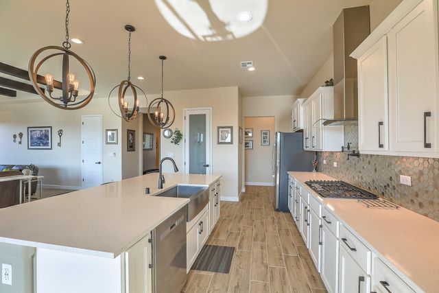 5825 Ridgeline Place NE, Rio Rancho, NM 87144