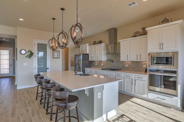 5825 Ridgeline Place NE, Rio Rancho, NM 87144