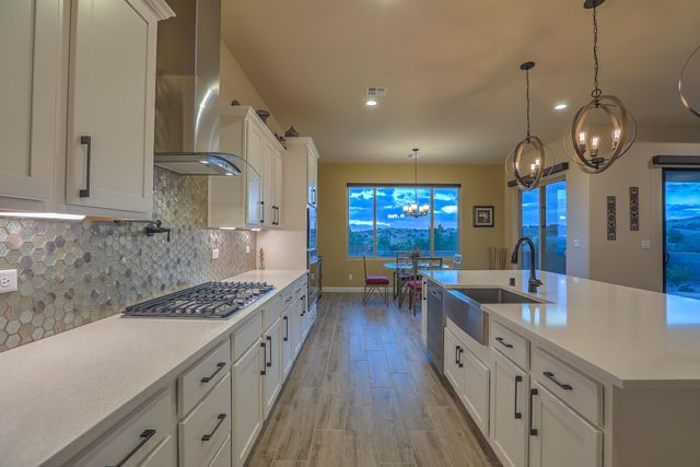 5825 Ridgeline Place NE, Rio Rancho, NM 87144