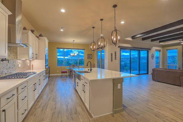 5825 Ridgeline Place NE, Rio Rancho, NM 87144