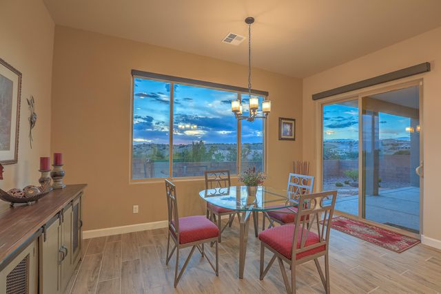 5825 Ridgeline Place NE, Rio Rancho, NM 87144