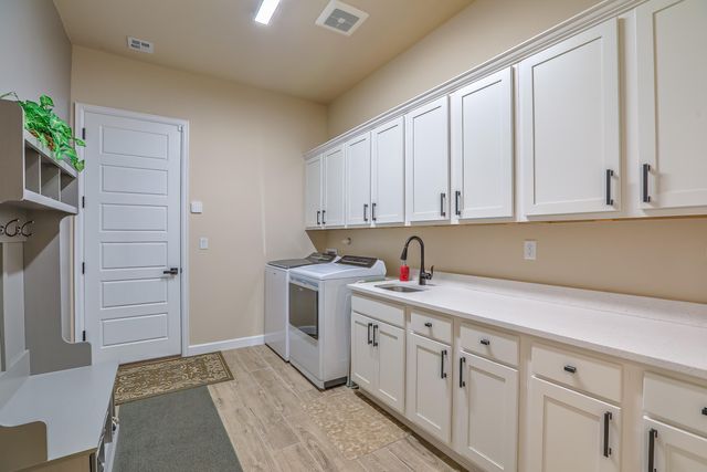 5825 Ridgeline Place NE, Rio Rancho, NM 87144