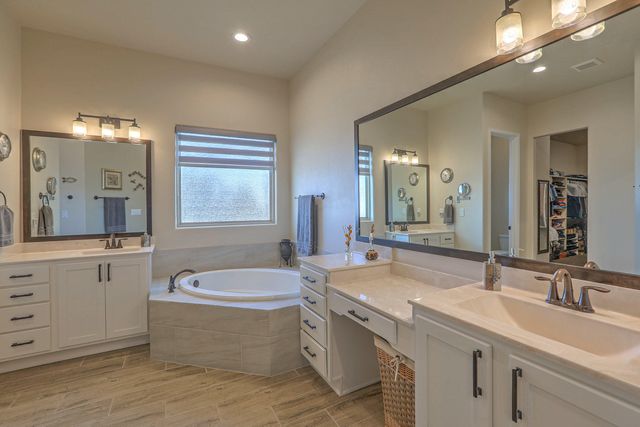 5825 Ridgeline Place NE, Rio Rancho, NM 87144