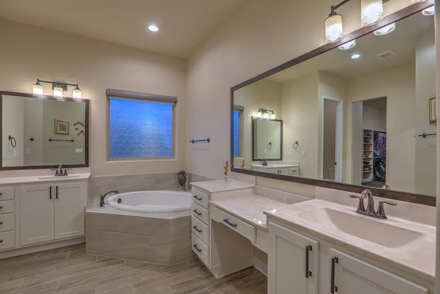 5825 Ridgeline Place NE, Rio Rancho, NM 87144
