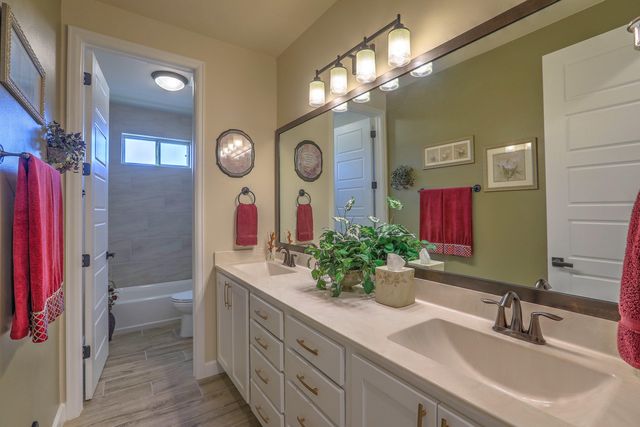 5825 Ridgeline Place NE, Rio Rancho, NM 87144