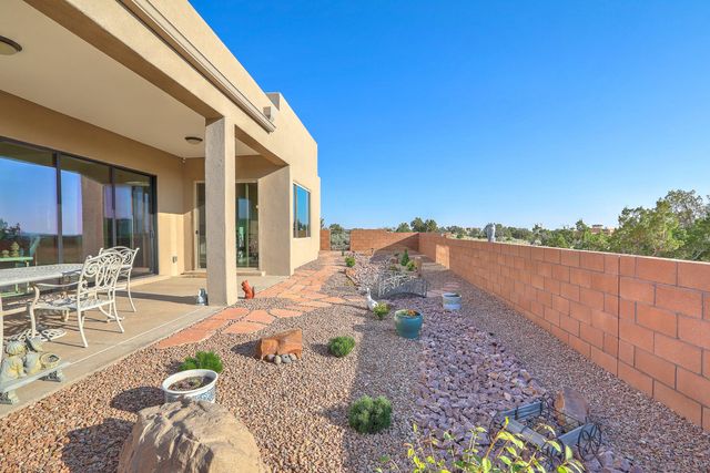 5825 Ridgeline Place NE, Rio Rancho, NM 87144