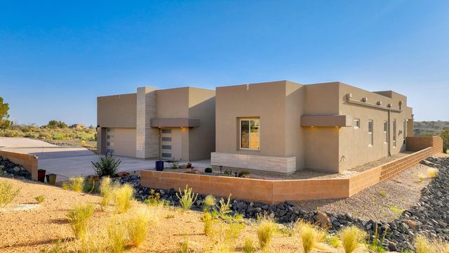 5825 Ridgeline Place NE, Rio Rancho, NM 87144