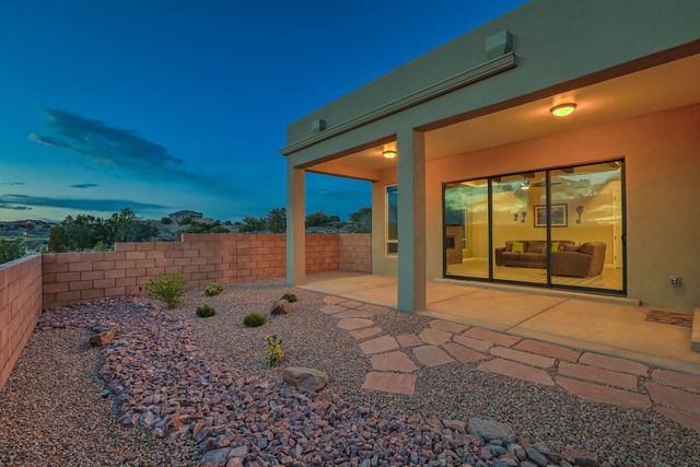 5825 Ridgeline Place NE, Rio Rancho, NM 87144