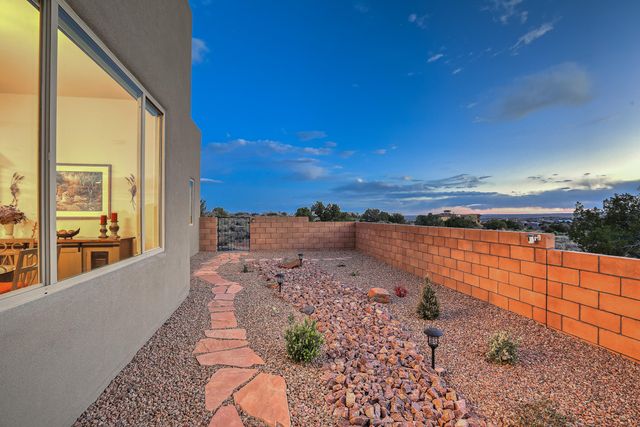 5825 Ridgeline Place NE, Rio Rancho, NM 87144