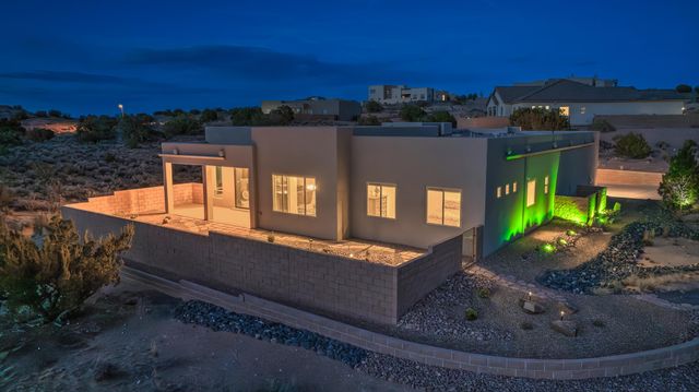 5825 Ridgeline Place NE, Rio Rancho, NM 87144