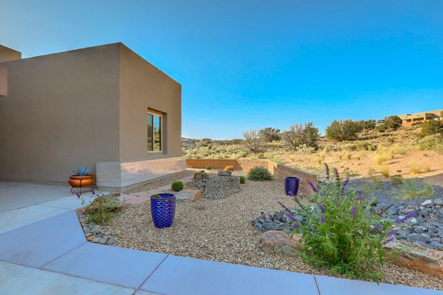 5825 Ridgeline Place NE, Rio Rancho, NM 87144