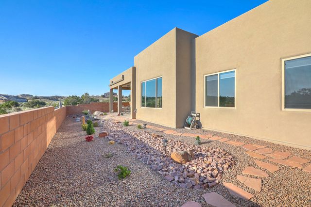 5825 Ridgeline Place NE, Rio Rancho, NM 87144