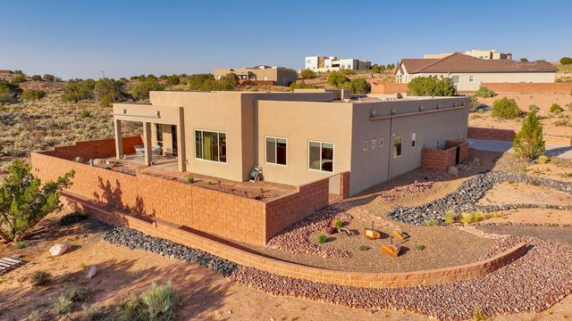 5825 Ridgeline Place NE, Rio Rancho, NM 87144