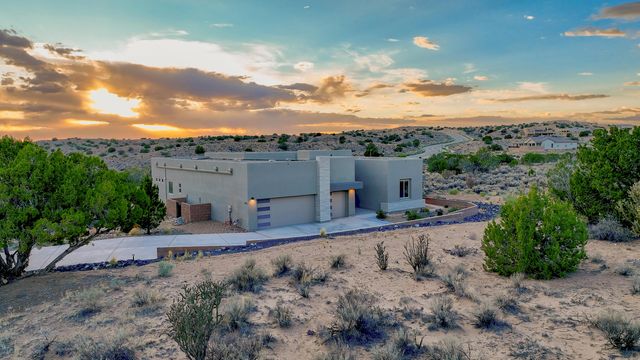 5825 Ridgeline Place NE, Rio Rancho, NM 87144
