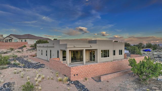 5825 Ridgeline Place NE, Rio Rancho, NM 87144