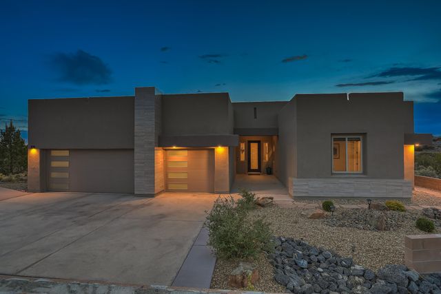 5825 Ridgeline Place NE, Rio Rancho, NM 87144
