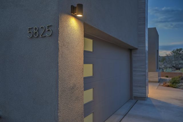 5825 Ridgeline Place NE, Rio Rancho, NM 87144