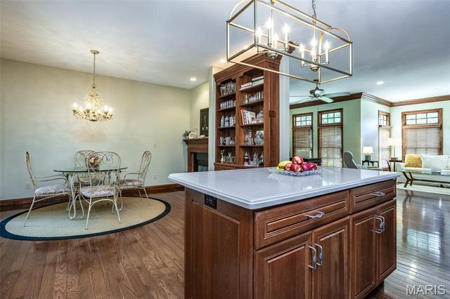 1300 White Oak Trail, Godfrey, IL 62035