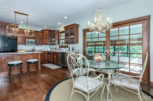 1300 White Oak Trail, Godfrey, IL 62035