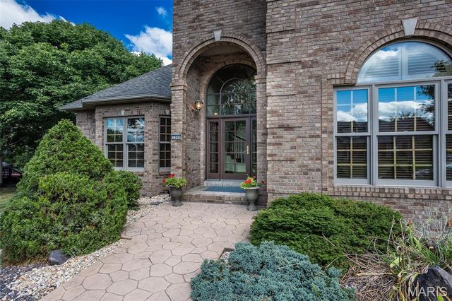 1300 White Oak Trail, Godfrey, IL 62035