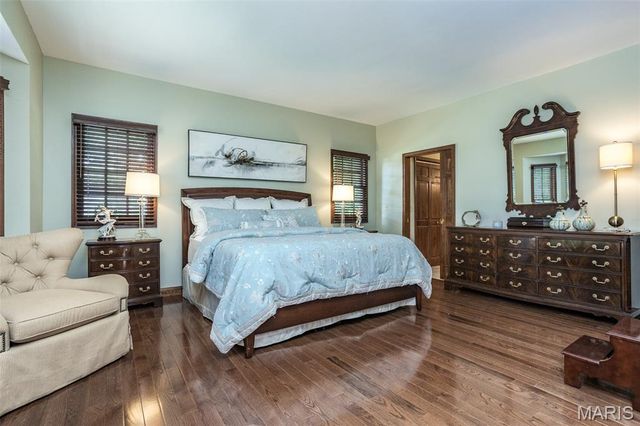 1300 White Oak Trail, Godfrey, IL 62035