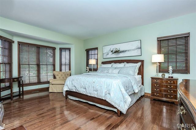 1300 White Oak Trail, Godfrey, IL 62035